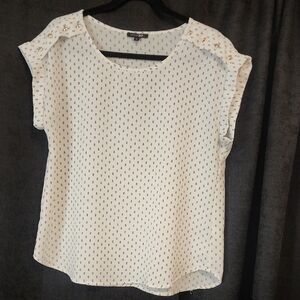 Elegant White Patterned Women's Top